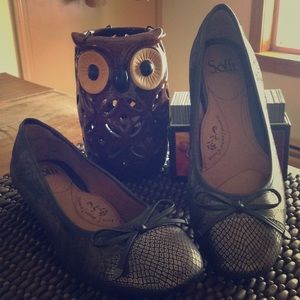 Soft Leather Flats! Unique color, new, never worn!